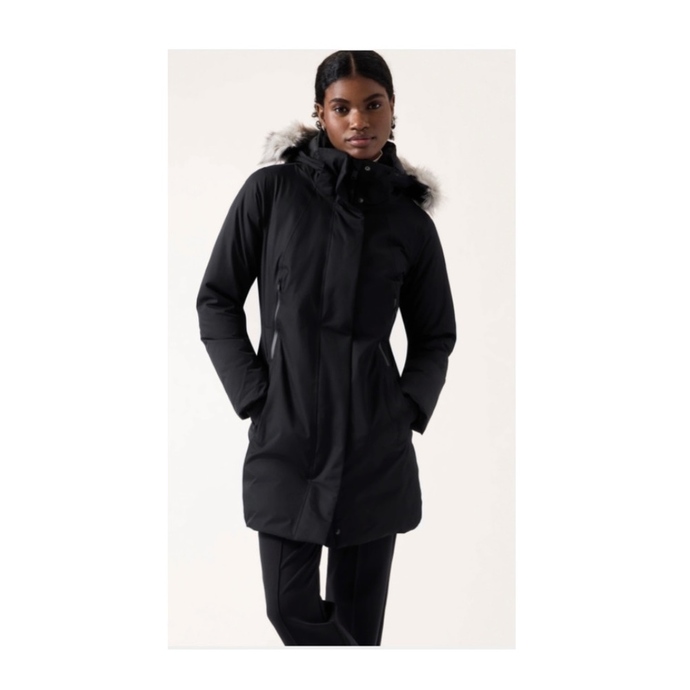 Athleta Rainout Outbound Parka with detachable hood